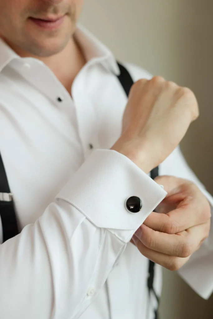 Preparativos del novio en Hotel Marriott Quito