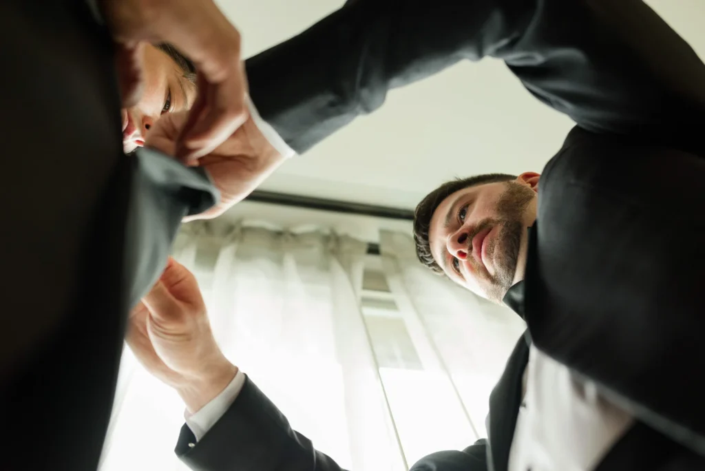 Preparativos del novio en Hotel Marriott Quito