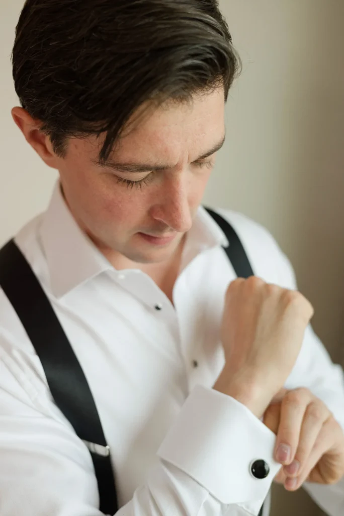 Preparativos del novio en Hotel Marriott Quito