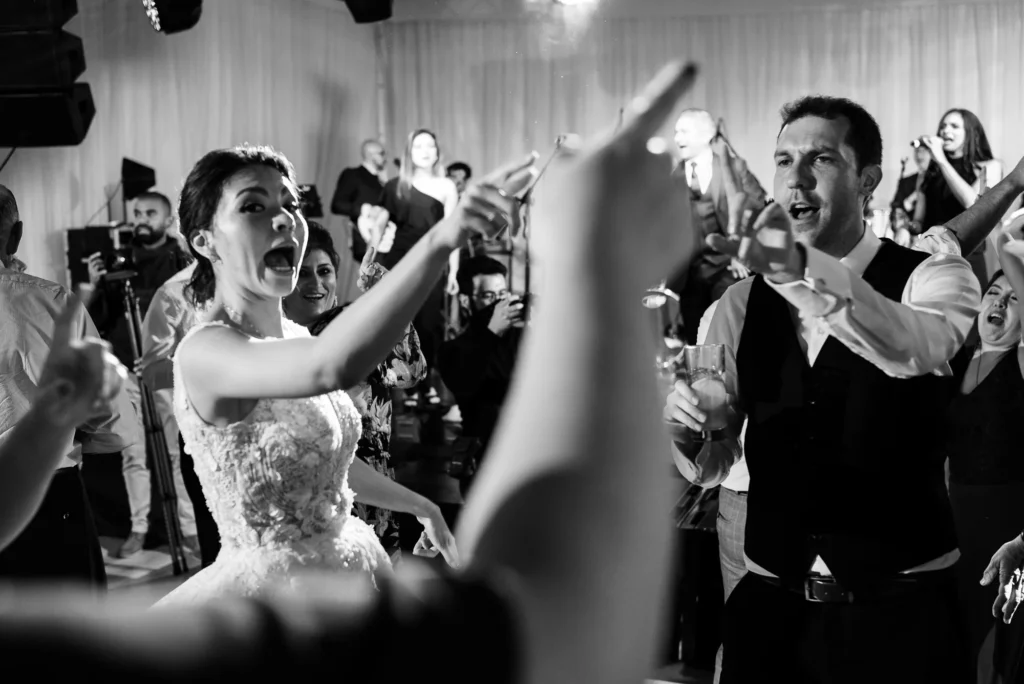 Baile y fiesta de los novios en su Boda en la Balbanera de Palugo