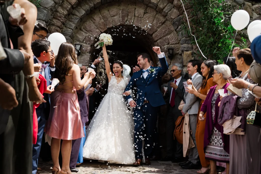 Salida de los novios de la Iglesia