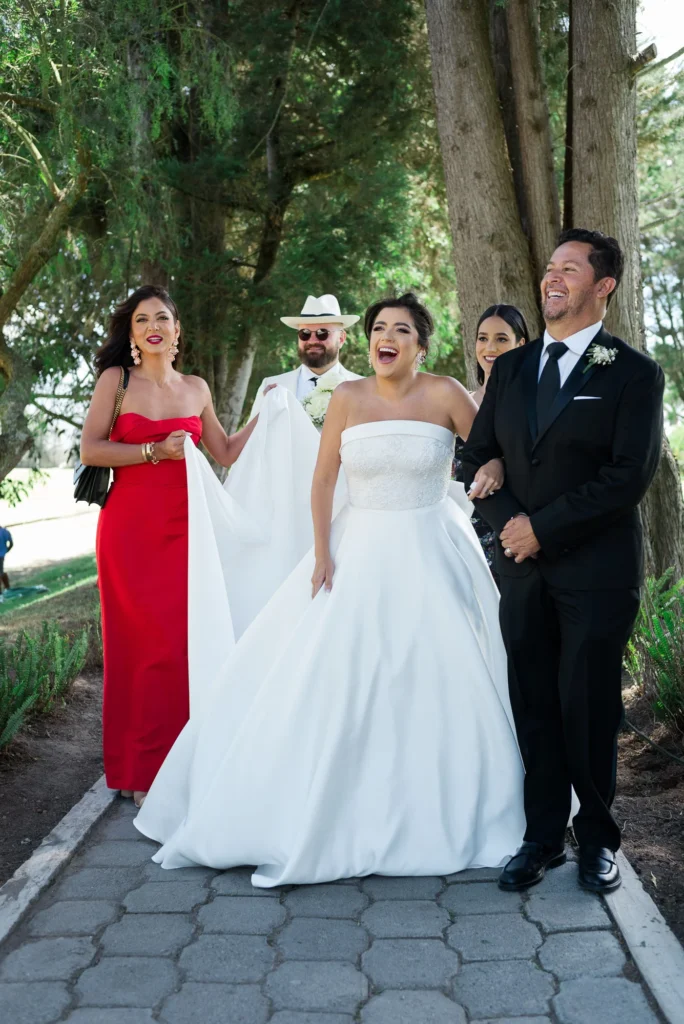 Llegada de la novia a La Palma Polo Club en Puembo