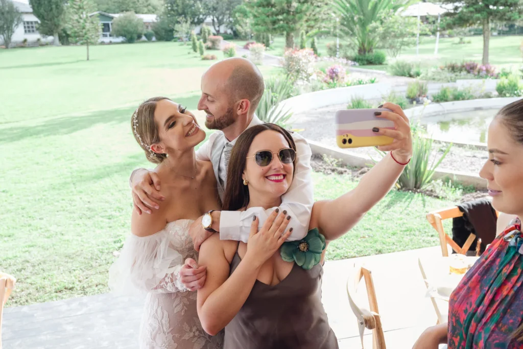 Los Novios en la recepción reciben el cariño y saludos de sus amigos y familiares