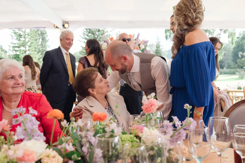 Los Novios en la recepción reciben el cariño y saludos de sus amigos y familiares