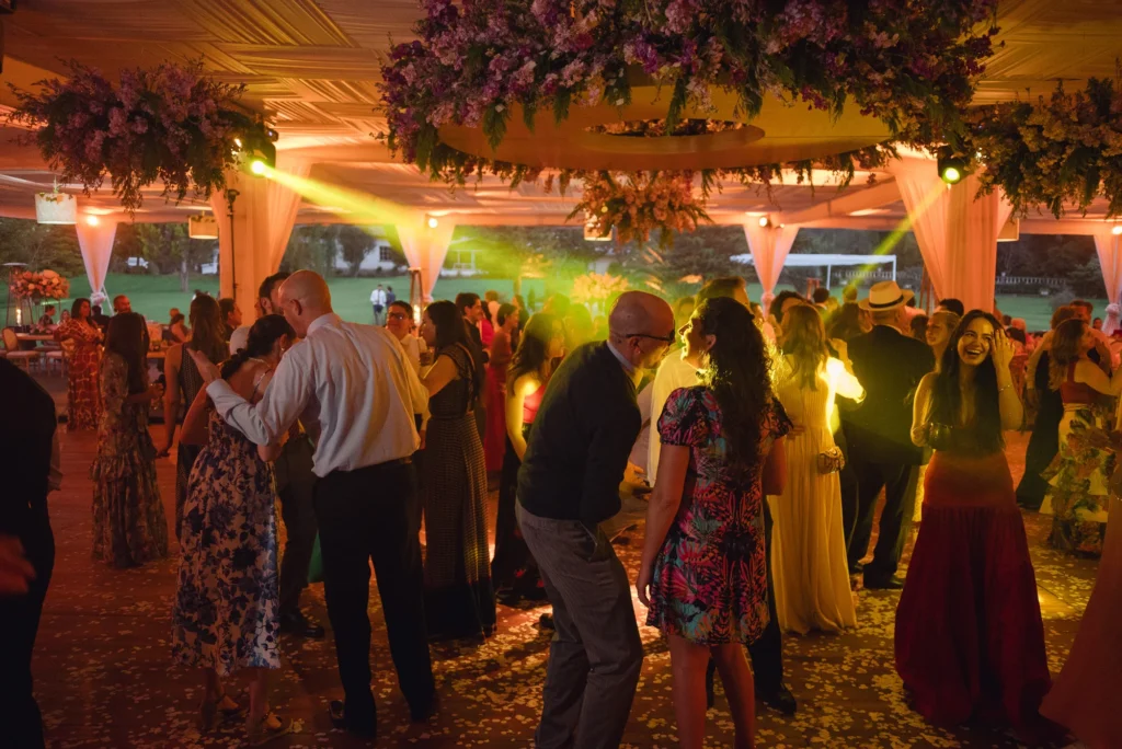 Baile y fiesta de los novios en su Boda en Quito