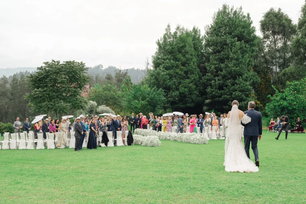 Ingreso de la novia a su ceremonia campestre en Quito