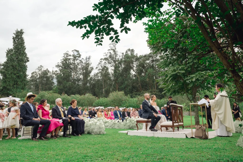 Novios en su ceremonia realizada en una hacienda privada de Quito