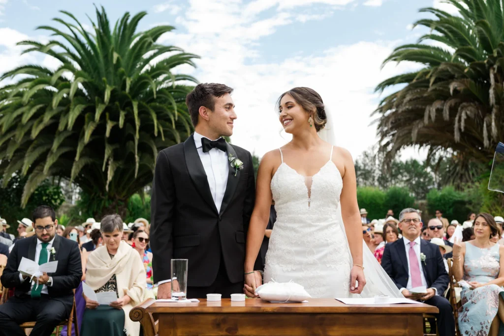 Novios en su ceremonia realizada en La Casona de Puembo