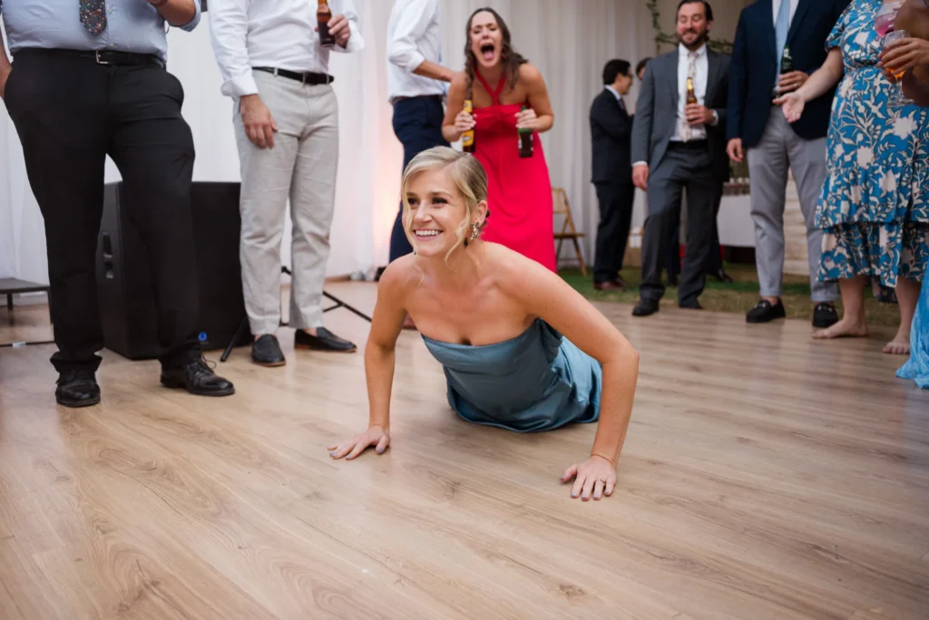 Baile y fiesta de los novios en su Boda en La Casona de Puembo