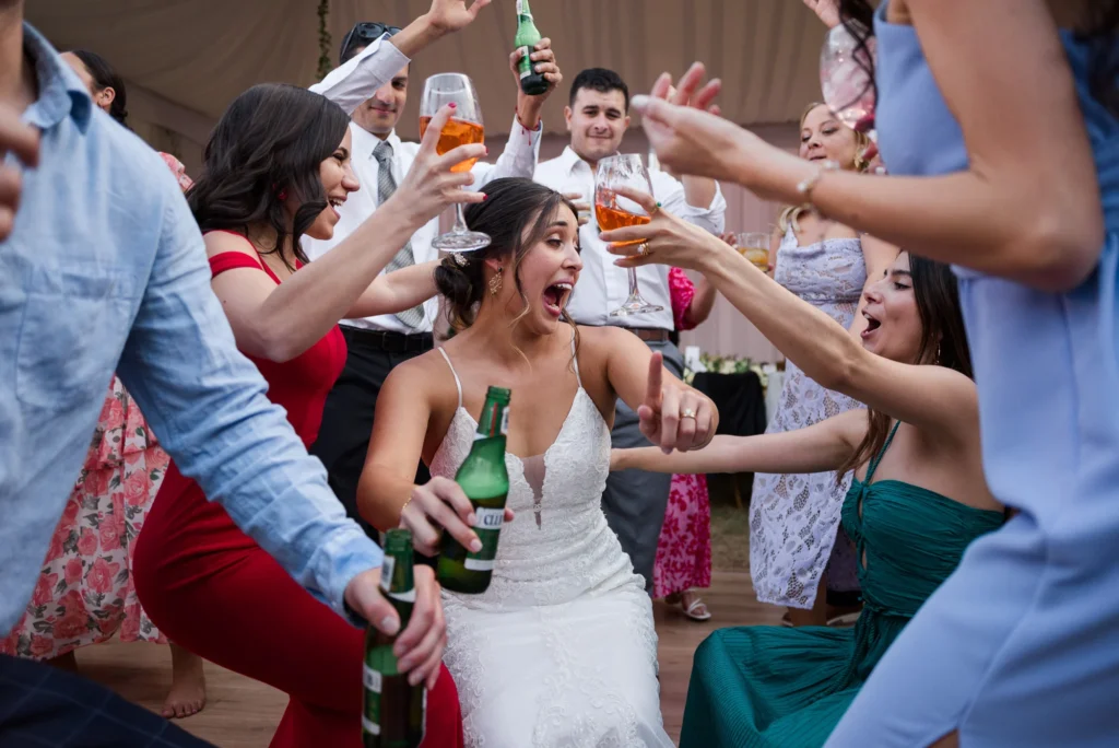 Baile y fiesta de los novios en su Boda en La Casona de Puembo