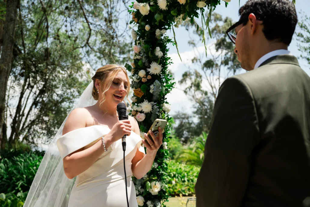Novios en su ceremonia en Boda en Quito