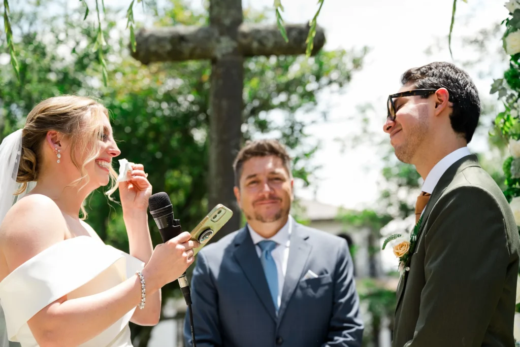 Novios en su ceremonia en Boda en Quito