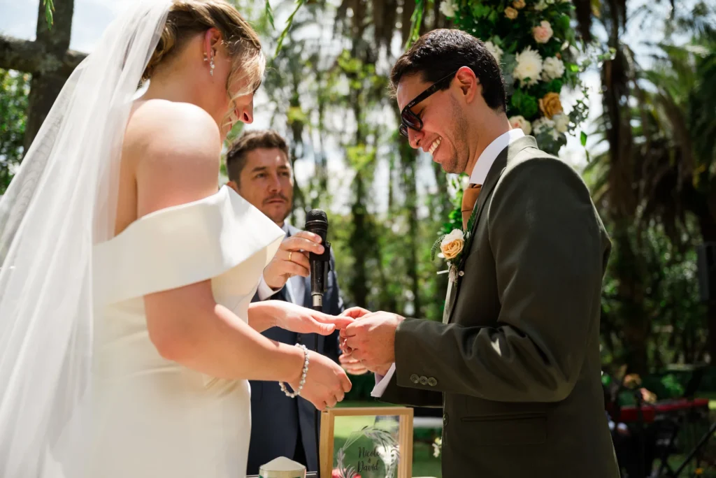Novios en su ceremonia en Boda en Quito