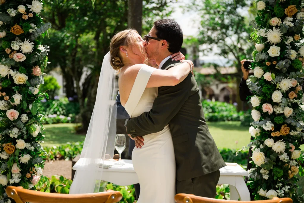Novios en su ceremonia en Boda en Quito