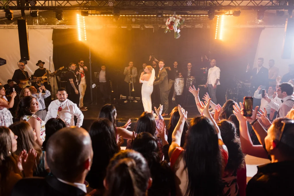 Baile y fiesta de los novios en su Boda en Quito