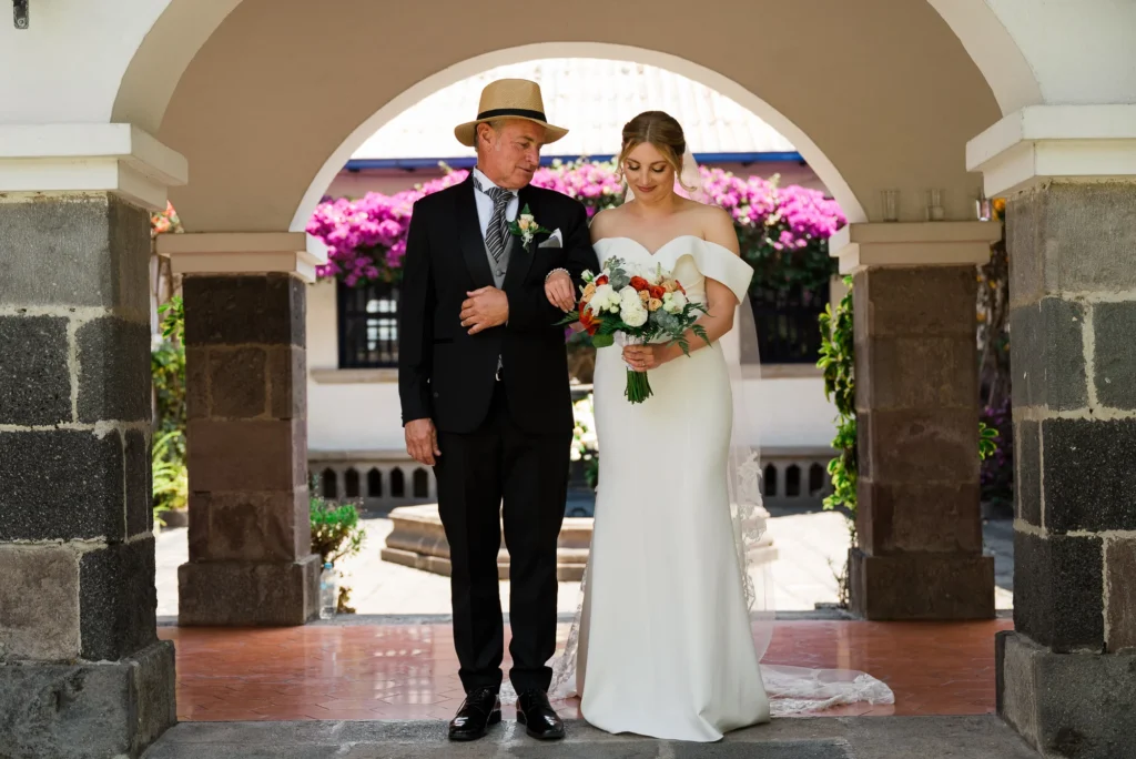 Novia antes del ingreso a la ceremonia