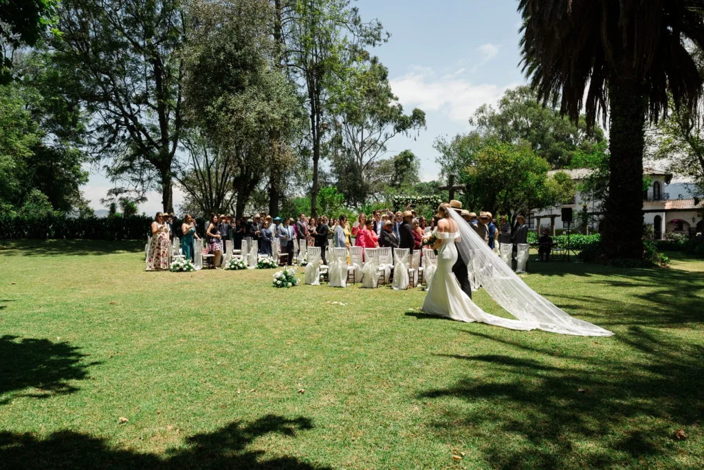 Ingreso de la Novia a la Ceremonia en su Boda en Quito