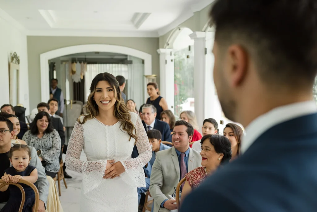 Novios en su ceremonia en Boda Civil en Quito
