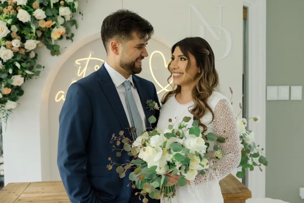 Novios en su ceremonia en Boda Civil en Quito