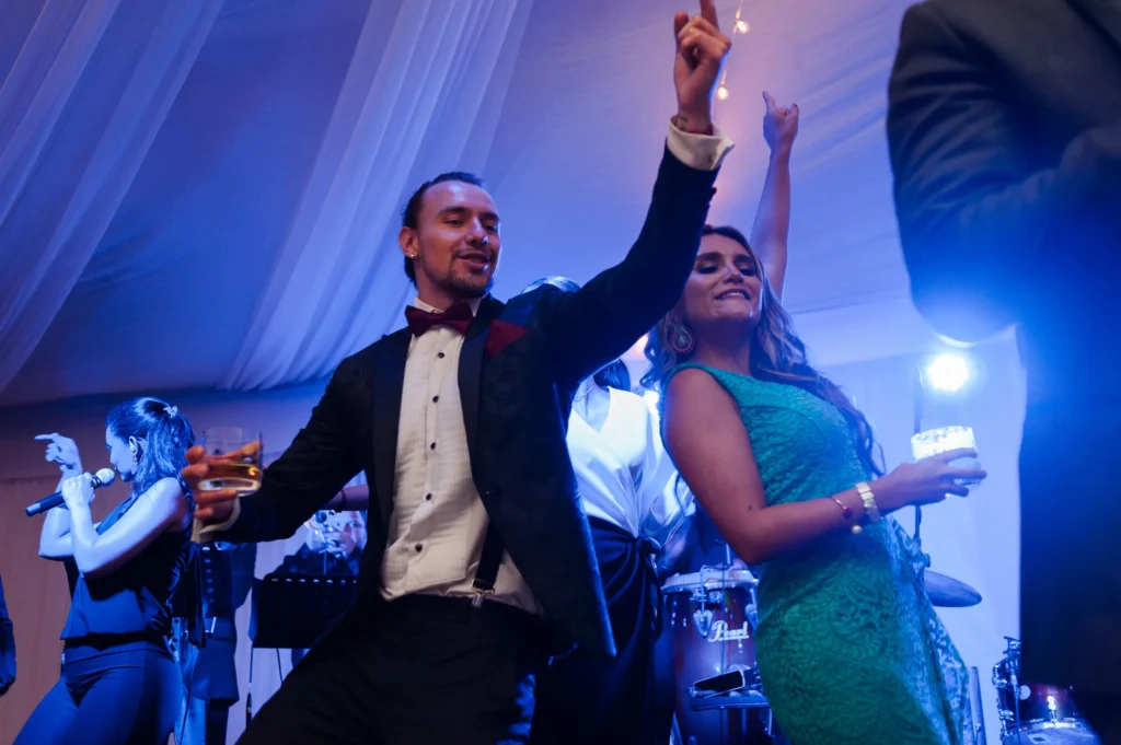 Baile y fiesta de los novios en su Boda en Cumbayá